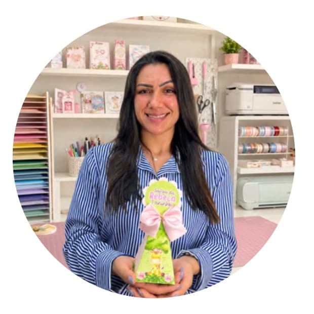 Fernanda Cabula em seu ateliê de papelaria personalizada